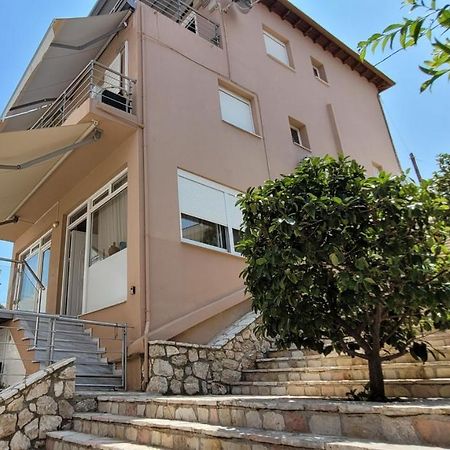 Family Apartment 데르베니 외부 사진